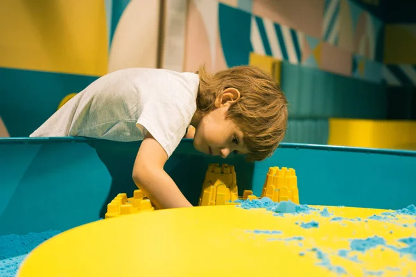 Boy Spends Time Children Learning Game Center Development Fine Motor — Stock Photo, Image