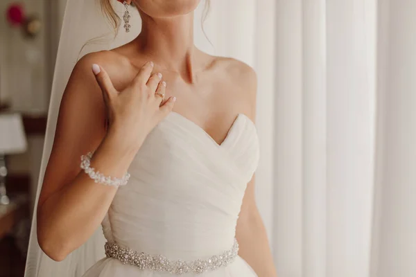 Momento Emocionante Espera Para Novio Día Boda Novia Irreconocible Mirando — Foto de Stock