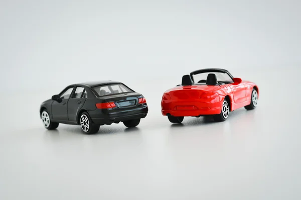 Carros de brinquedo vermelho e preto — Fotografia de Stock