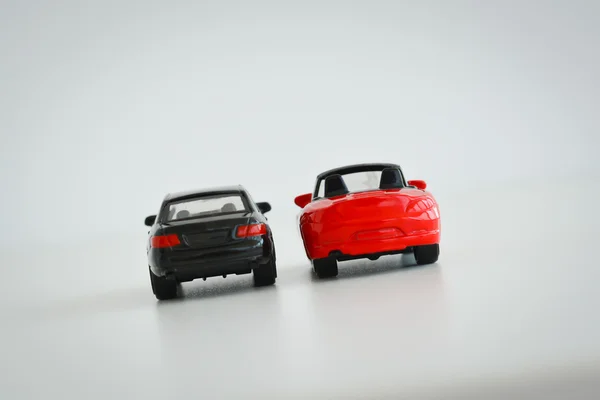 Carros de brinquedo vermelho e preto — Fotografia de Stock