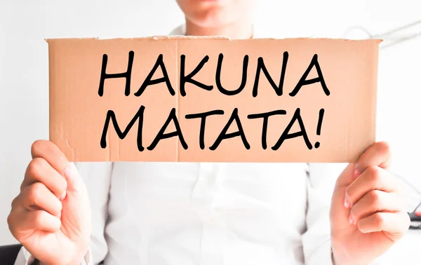 Hakuna matata texto sobre cartón — Foto de Stock