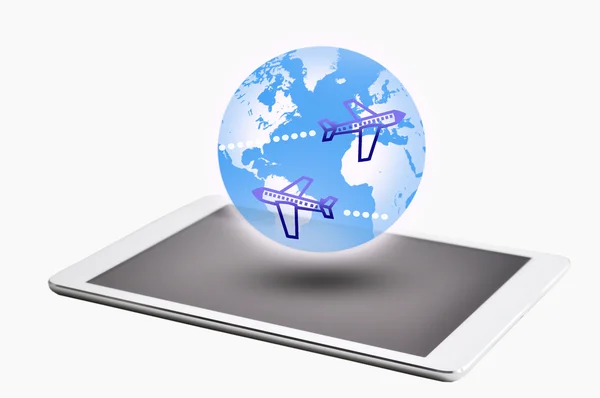 Repülőjegy foglalás keresztül digitális tabletta — Stock Fotó