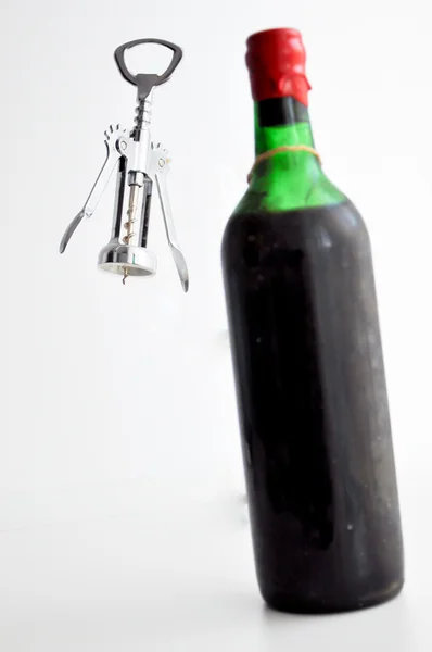 Frasco de vinho tinto envelhecido — Fotografia de Stock