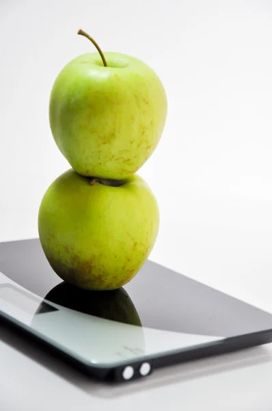 Green apples on digital scales — Stock Photo, Image