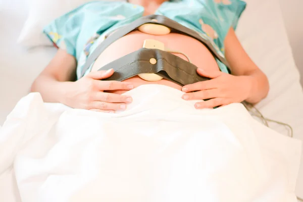 Hamile anne kardiyo izleme — Stok fotoğraf