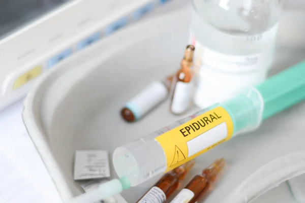 Medicine vials and syringe — Stock Photo, Image