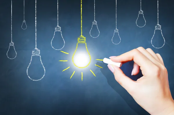 Yazı tahtası kavramı üzerinde parlak fikir