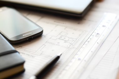 Dizüstü bilgisayar, akıllı telefon ve kalem
