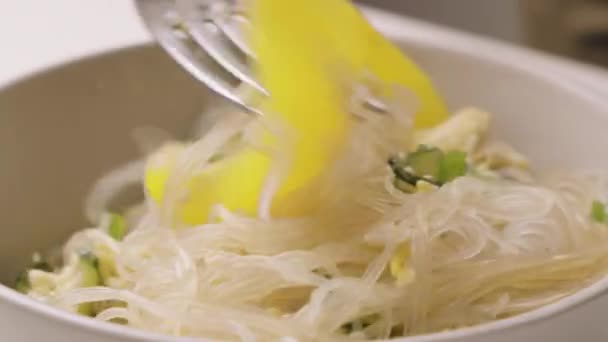 Σαλάτα Λαχανικά Και Νούντλς Ρυζιού Υγιεινή Σαλάτα Κορεάτικη Κουζίνα Χορτοφαγικό — Αρχείο Βίντεο