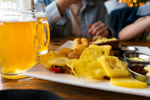 Barda Taze Bira Bira Atıştırmalıkları Bira Için Cips Soğan Halkaları — Stok fotoğraf