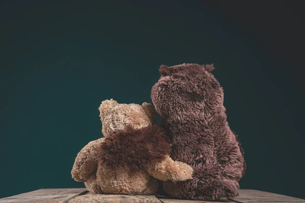 Conceito Melhores Amigos Ursinhos Pelúcia Estão Sentados Abraço — Fotografia de Stock