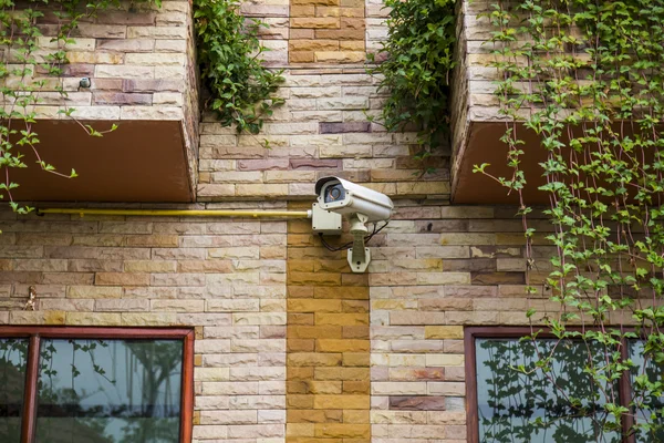 Caméra de sécurité CCTV à l'extérieur de grès . Images De Stock Libres De Droits