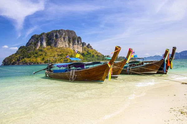 Longboat at Thale Waek (Separated sea) island in Krabi, Thailand . — стоковое фото