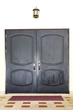 büyük ahşap kapılar.