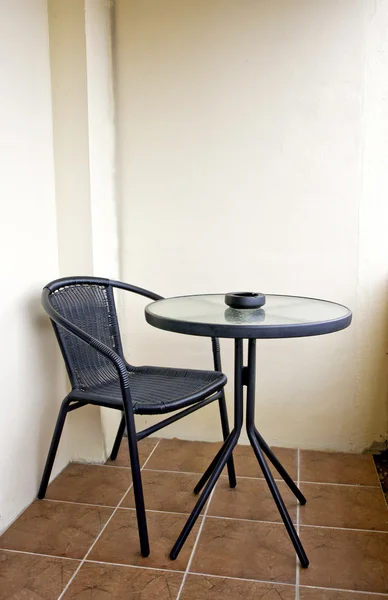 tezgah boş duvara karşı.