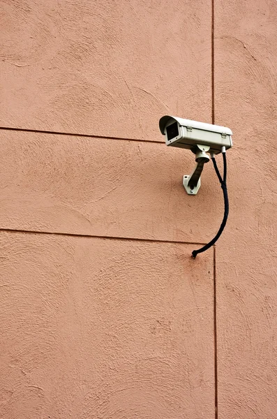 Câmera de segurança CCTV e parede em branco . — Fotografia de Stock