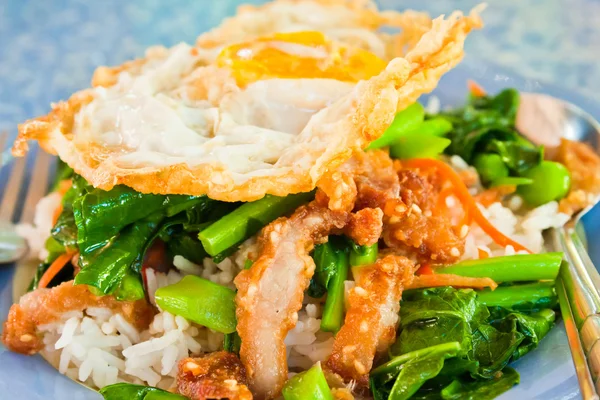 Tay gıda, kana moo yemeklerimizi.(gevrek domuz eti ve yumurta karıştırılarak kızarmış kale)