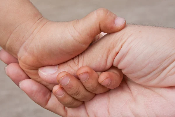 Father's and baby's hands. — Stock Photo, Image