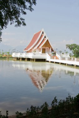 Libraly tapınak üzerinde Prayao bataklıkta Wat Sri Khom khum, Prayao, Tayland.