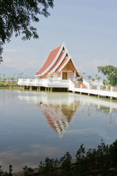 A biblioteca no templo no pântano de Prayao em Wat Sri Khom khum, Prayao, Tailândia . — Fotografia de Stock