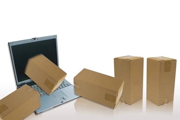 Laptop und Paket. — Stockfoto