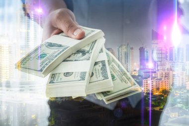 Elde ve şehirde paranın iki katına çıkarılması.