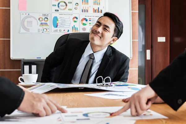 Negocios Hombre Jefe Hablando Con Equipo Negocios — Foto de Stock