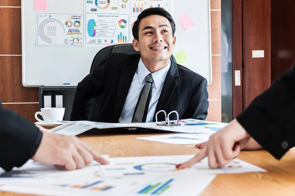 Negocios Hombre Jefe Hablando Con Equipo Negocios — Foto de Stock