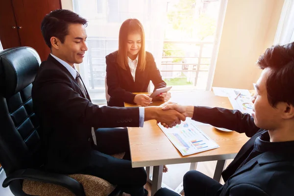 Gente Negocios Estrechando Mano Éxito Concepto Ganador Feliz Equipo Negocios Imagen de stock