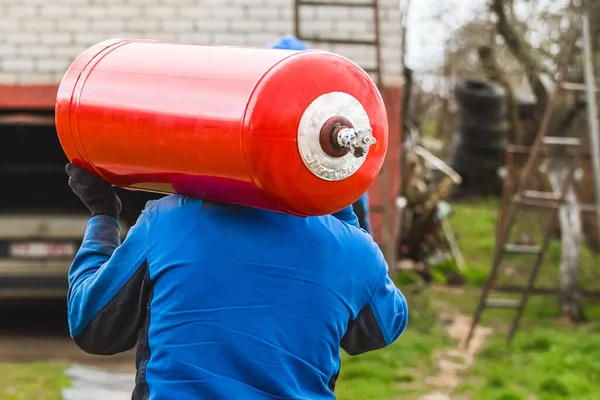 Male Industrial Worker Walks Gas Cylinder Gas Car Transportation Installation — Stock Photo, Image