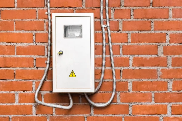Ochrona Licznika Energii Elektrycznej Tle Murowanej Ściany Urządzenia Grzewczego Przedsiębiorstwie — Zdjęcie stockowe