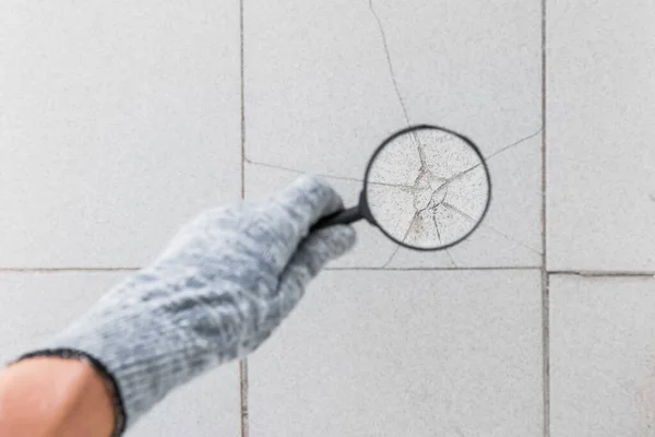 Hand Industrial Worker Construction Glove Magnifying Glass Examines Damaged Cracked — Stock Photo, Image