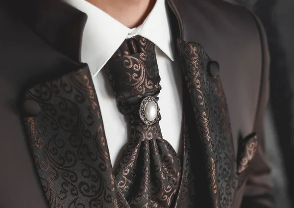 Luxus Barna Férfi Öltöny Mintával Egy Nyakkendő Fehér Ing Közelről — Stock Fotó