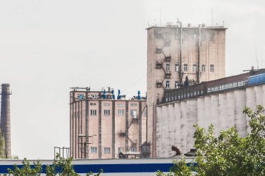 Tarım ürünlerinin üretimi ve depolanması için sanayi kuruluşu veya fabrikası.
