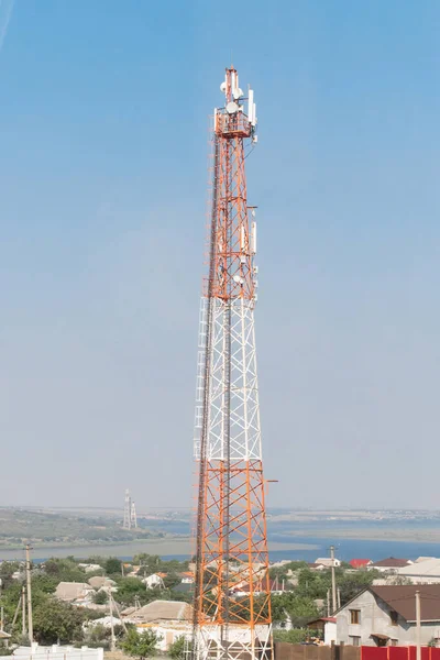 Radio Παγκόσμιος Πύργος Διαδικτύου Των Κινητών Τηλεπικοινωνιών Επικοινωνίας Στο Φόντο — Φωτογραφία Αρχείου