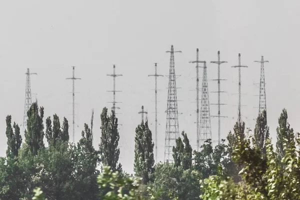 電力塔エネルギー線高高度高圧送電 — ストック写真
