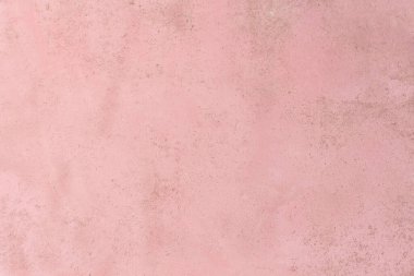 Beton yüzey duvarının arka planında açık pembe-bej boya..