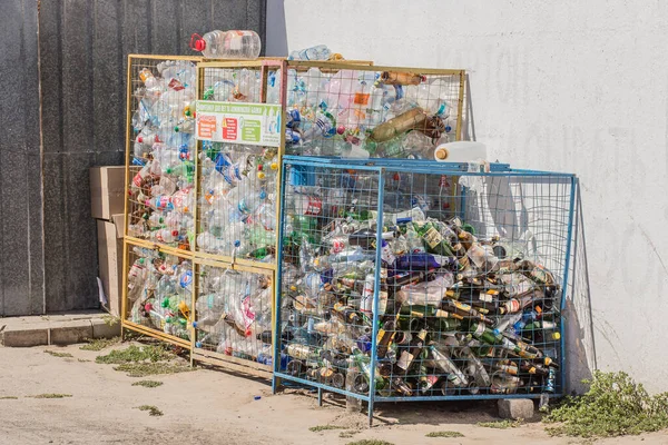 Ukraine Iron Port August 2020 Garbage Waste Plastic Glass Bottles — 图库照片