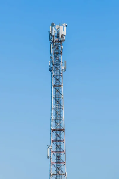 Anténní Signál Rádio Vysoká Mobilní Komunikační Síť Pozadí Modré Oblohy — Stock fotografie