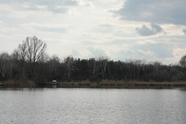 De natuur is erg mooi met zachte blauwe wolken — Stockfoto