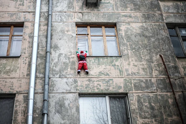 Znak na boku budynku — Zdjęcie stockowe