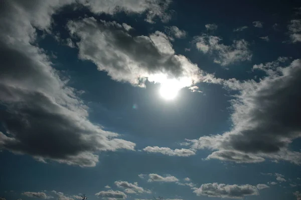 Un primo piano di nuvole nel cielo — Foto Stock