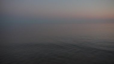 Güzel gün doğumu Deniz kenarında sabah güneşi