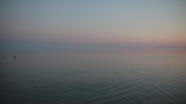 Güzel gün doğumu Deniz kenarında sabah güneşi