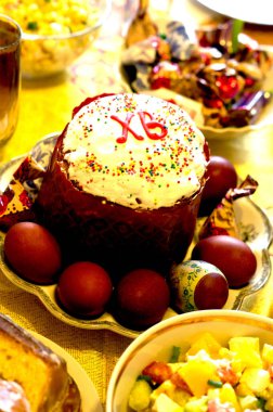 Bayram masasında Paskalya yemeği