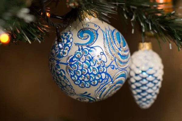 Natal Abeto Com Bolas Coloridas — Fotografia de Stock