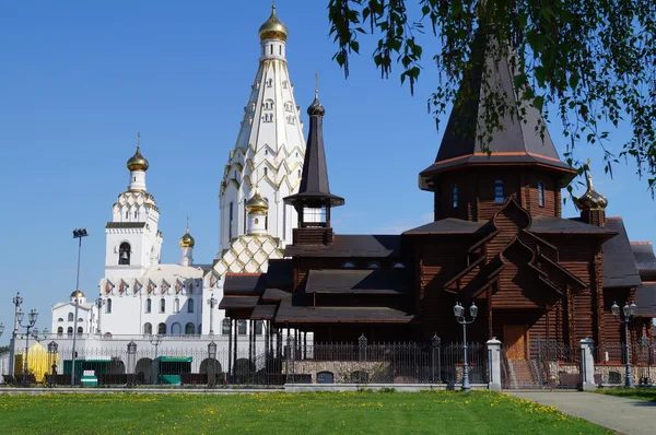 Les églises Svyatotroitsky et La Toussaint. Ville de Minsk, Bélarus . — Photo