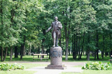 Meni Zorich Gavriloviç - Sırp süvariler, politikacı, sanayici, hayırsever zaman Catherine ikinci. Fabrikaları, okullar, tiyatro 18. yüzyılda Rusya'da kurucusu. Eski mallarından anıt.