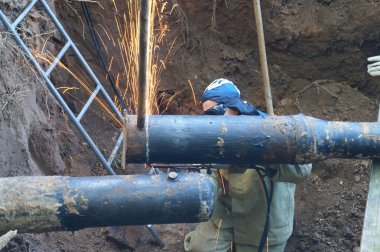 Büyük boru gaz kesme sonu Kaynakçı keser