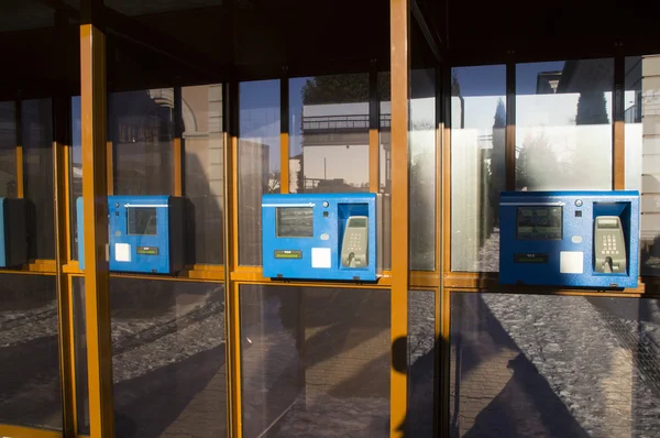 Spoorweg. Elektronische terminals ticket trein — Stockfoto